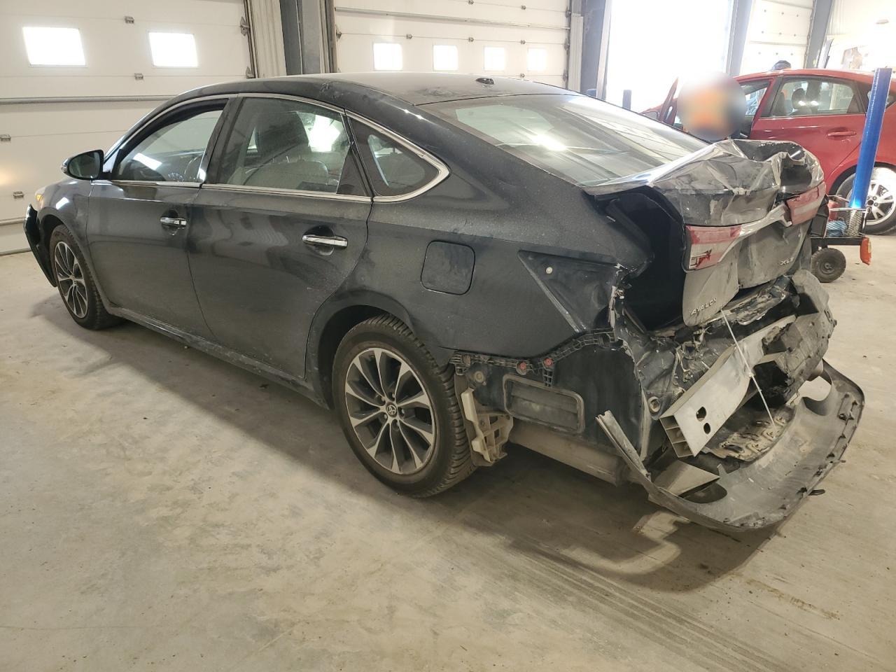 2016 Toyota Avalon - Image 2