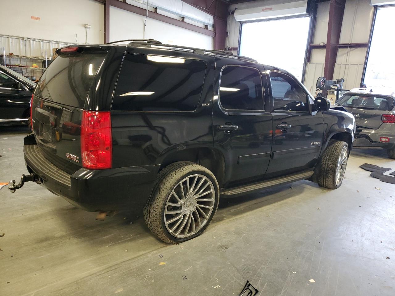 2011 GMC Yukon - Image 3