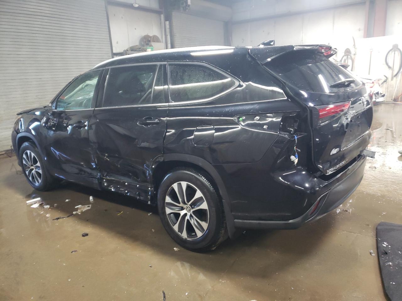 2022 Toyota Highlander - Image 2