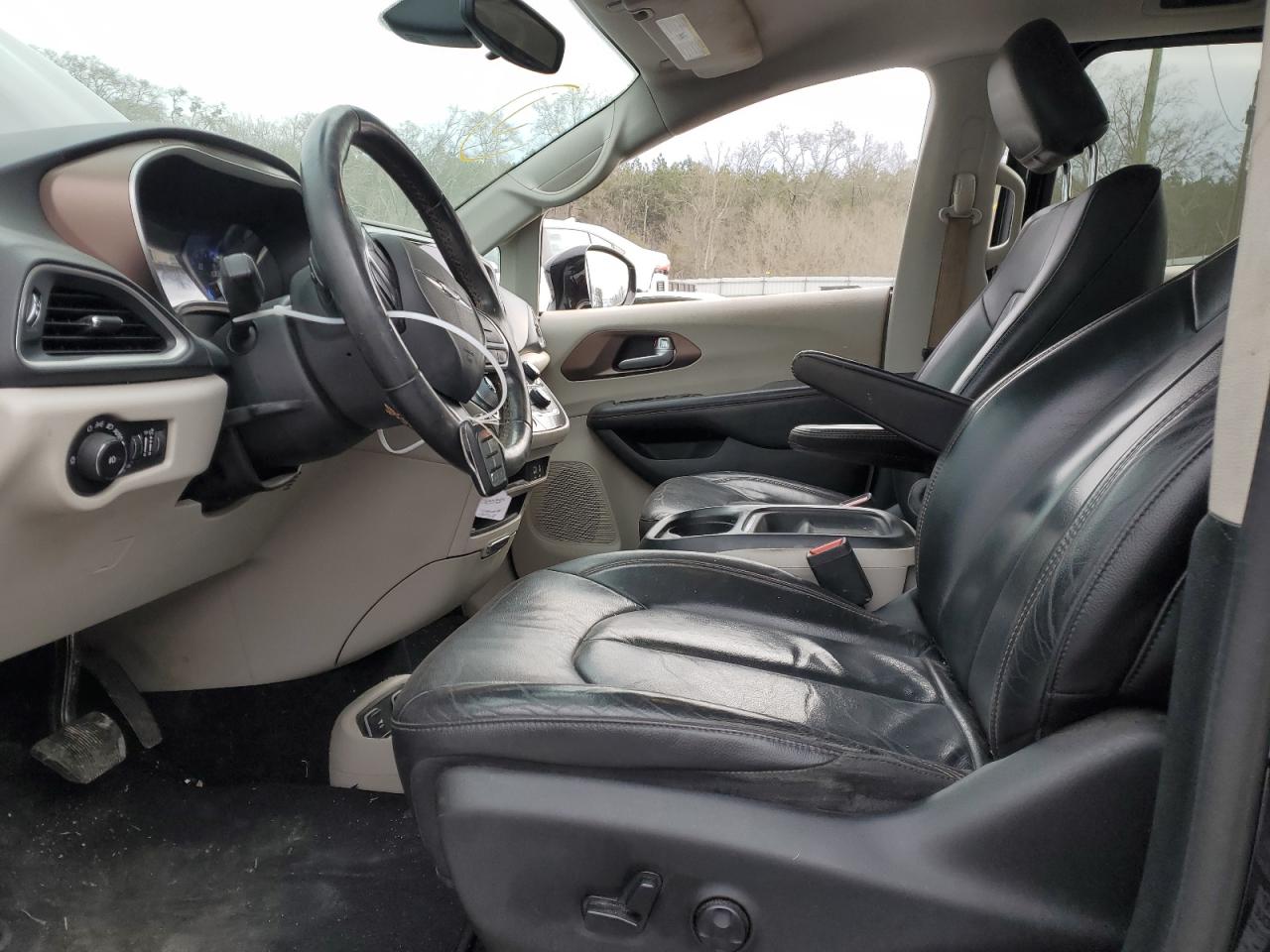 2017 Chrysler Pacifica - Image 7