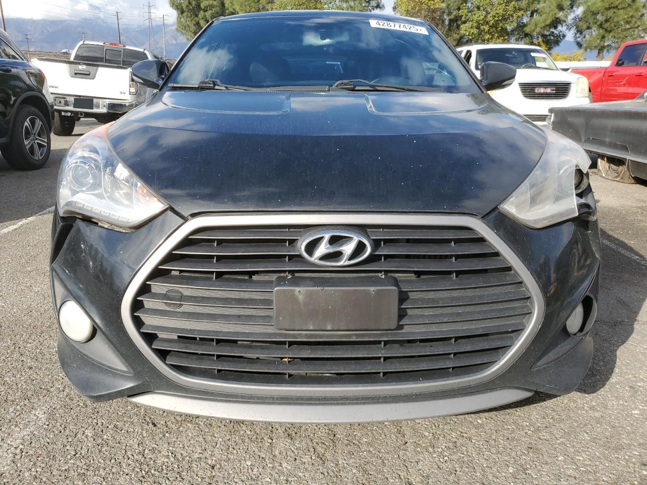 2016 Hyundai Veloster - Image 5