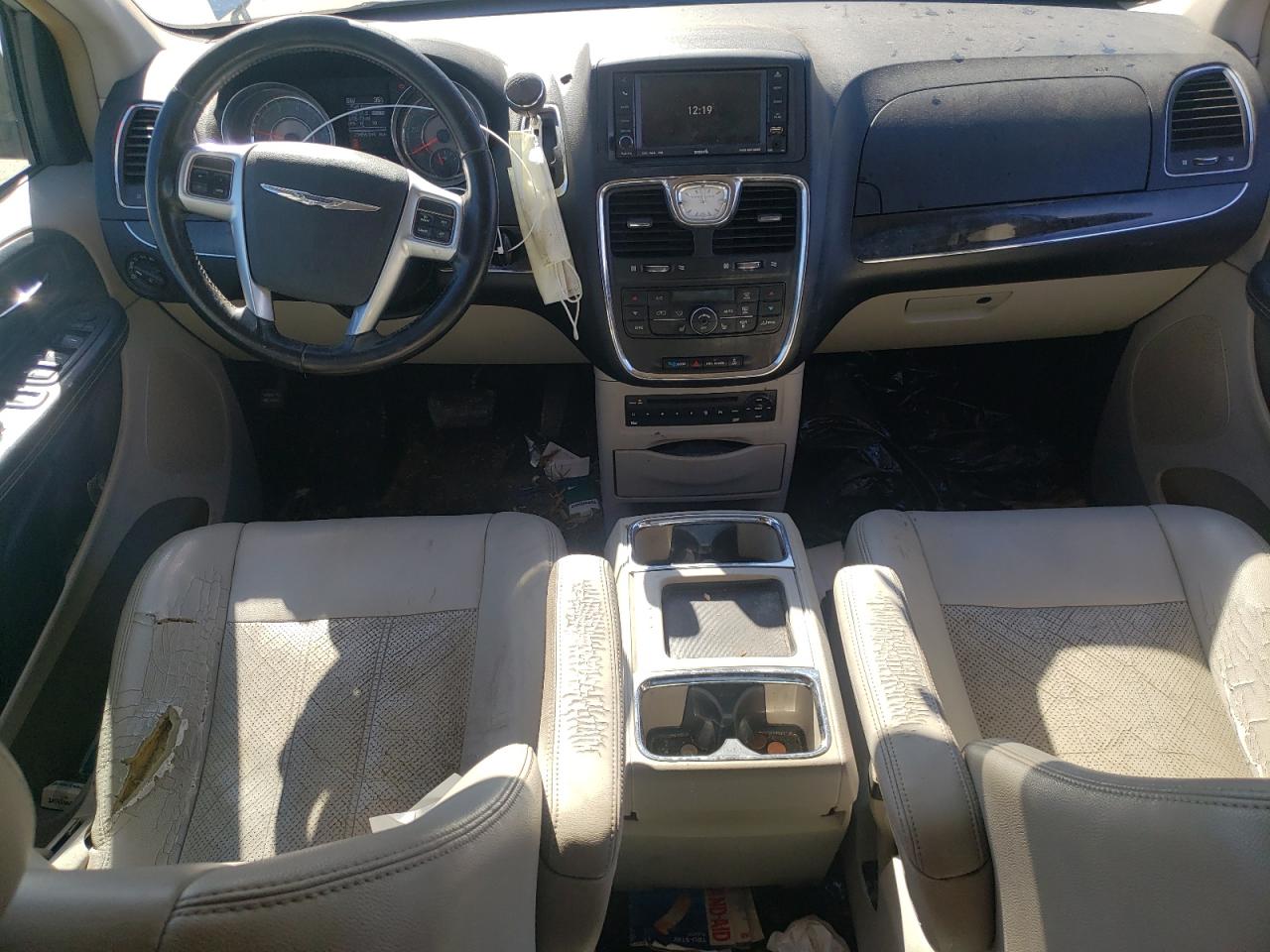 2011 Chrysler Town & Country - Image 8