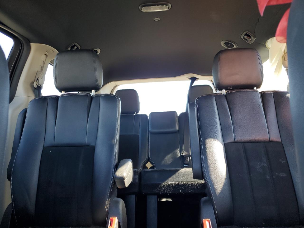 2019 Dodge Caravan - Image 10