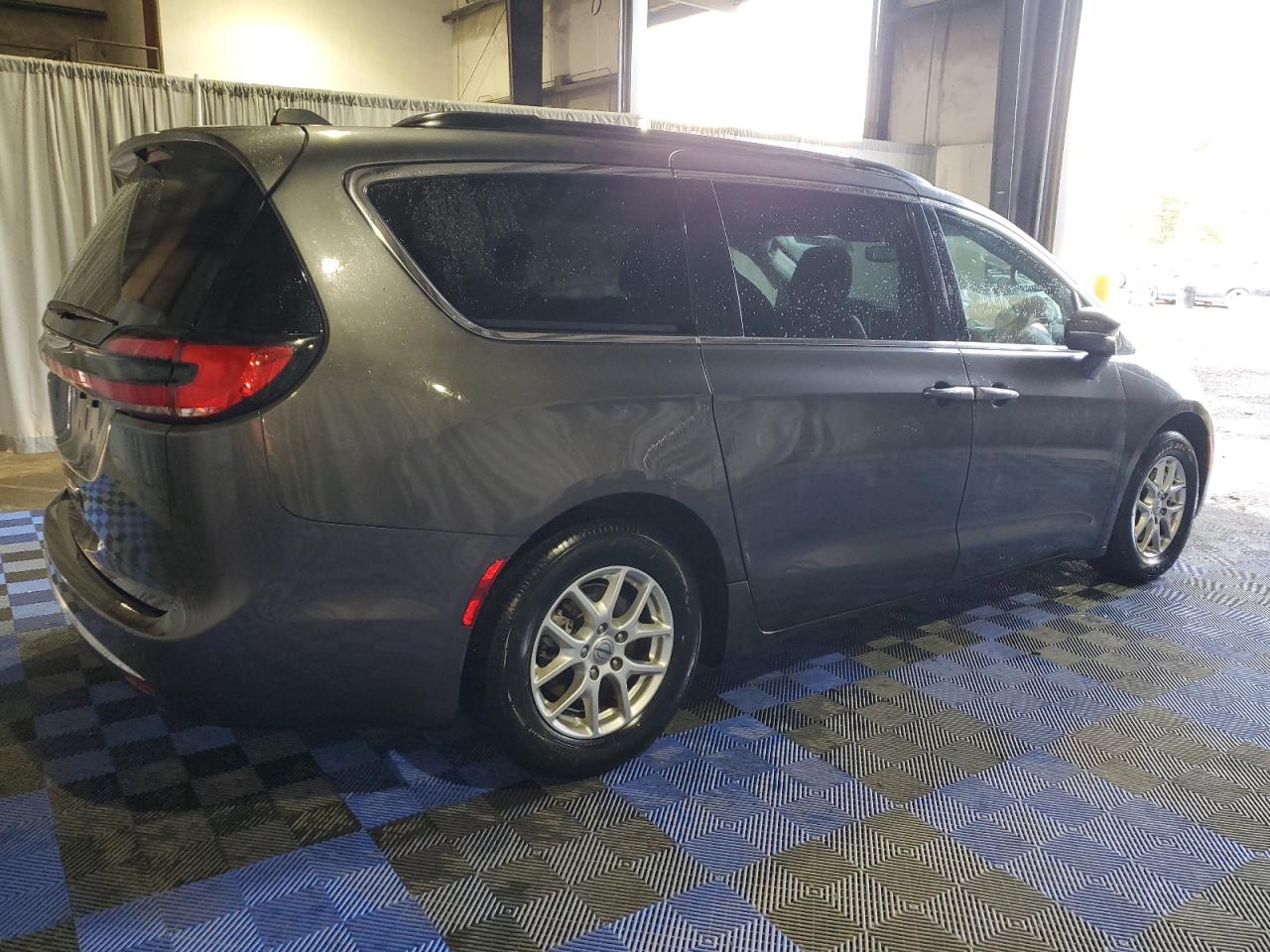 2022 Chrysler Pacifica - Image 3