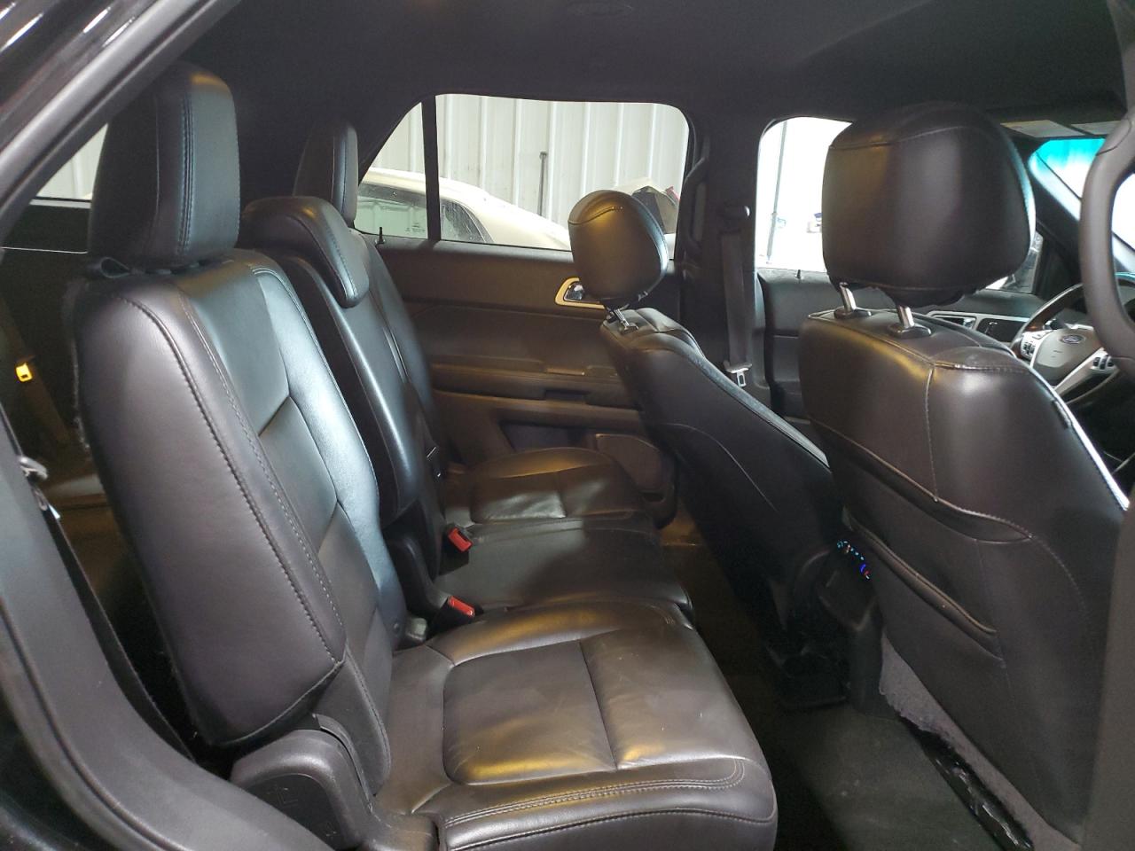 2015 Ford Explorer - Image 11