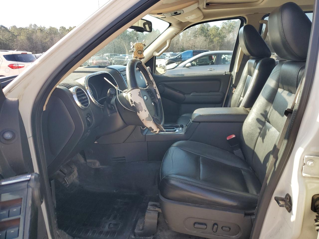 2010 Ford Explorer - Image 7