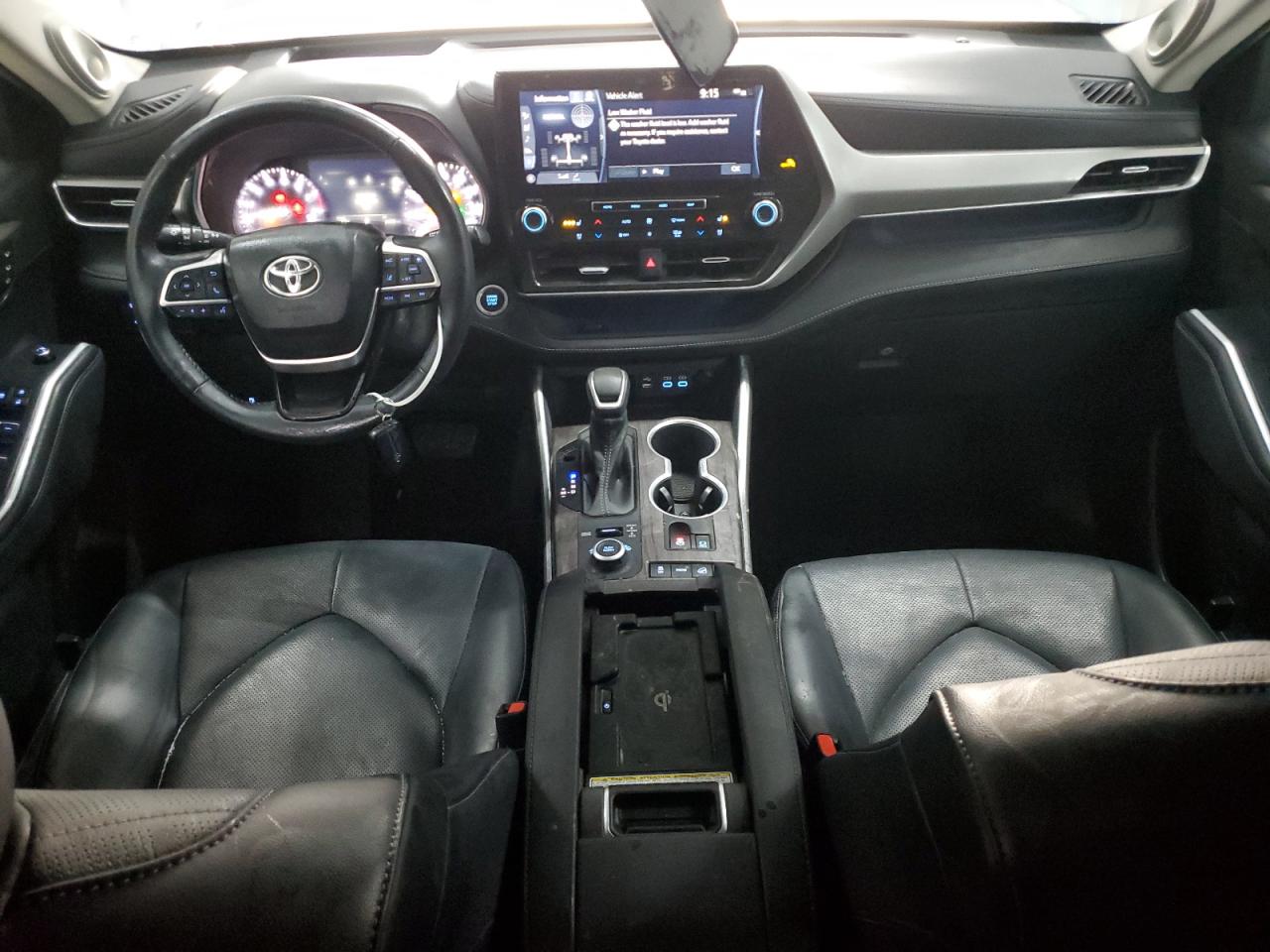 2022 Toyota Highlander - Image 8