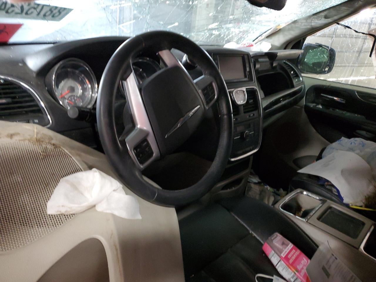 2013 Chrysler Town & Country - Image 8