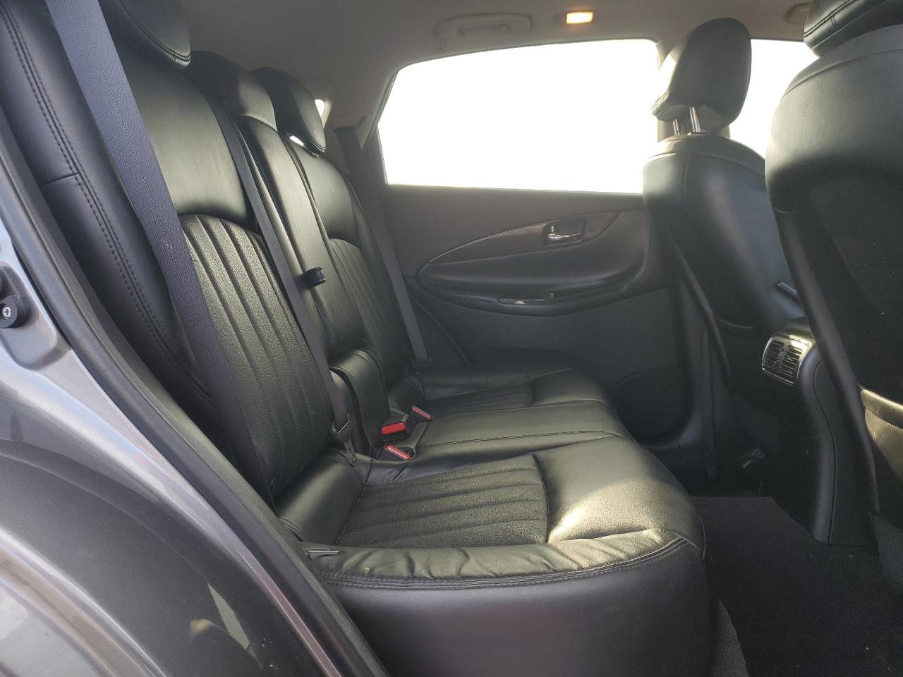 2016 Infiniti QX50 - Image 12