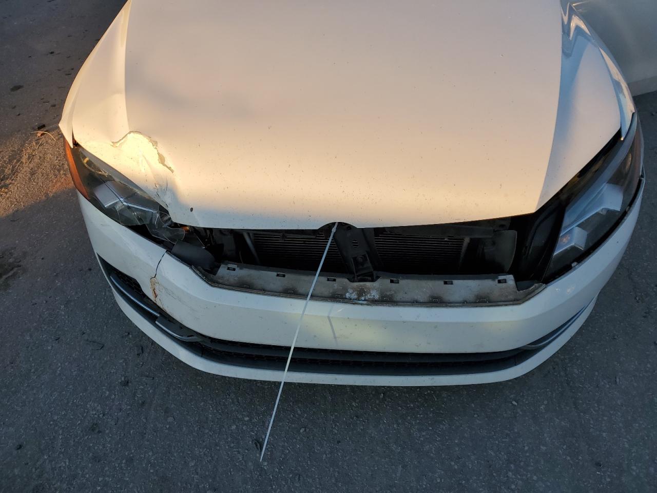 2014 Volkswagen Passat - Image 11