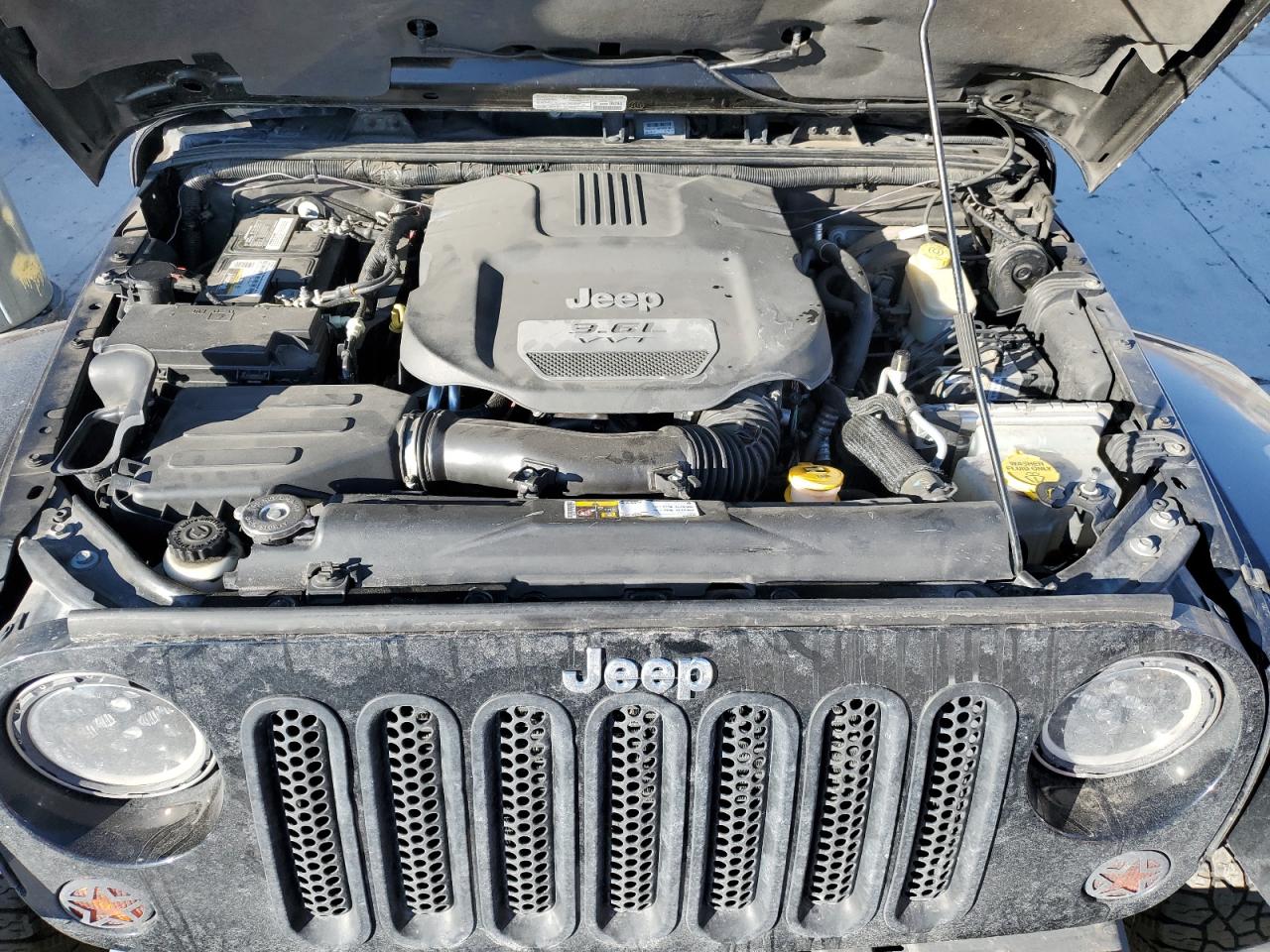2013 Jeep Wrangler - Image 12