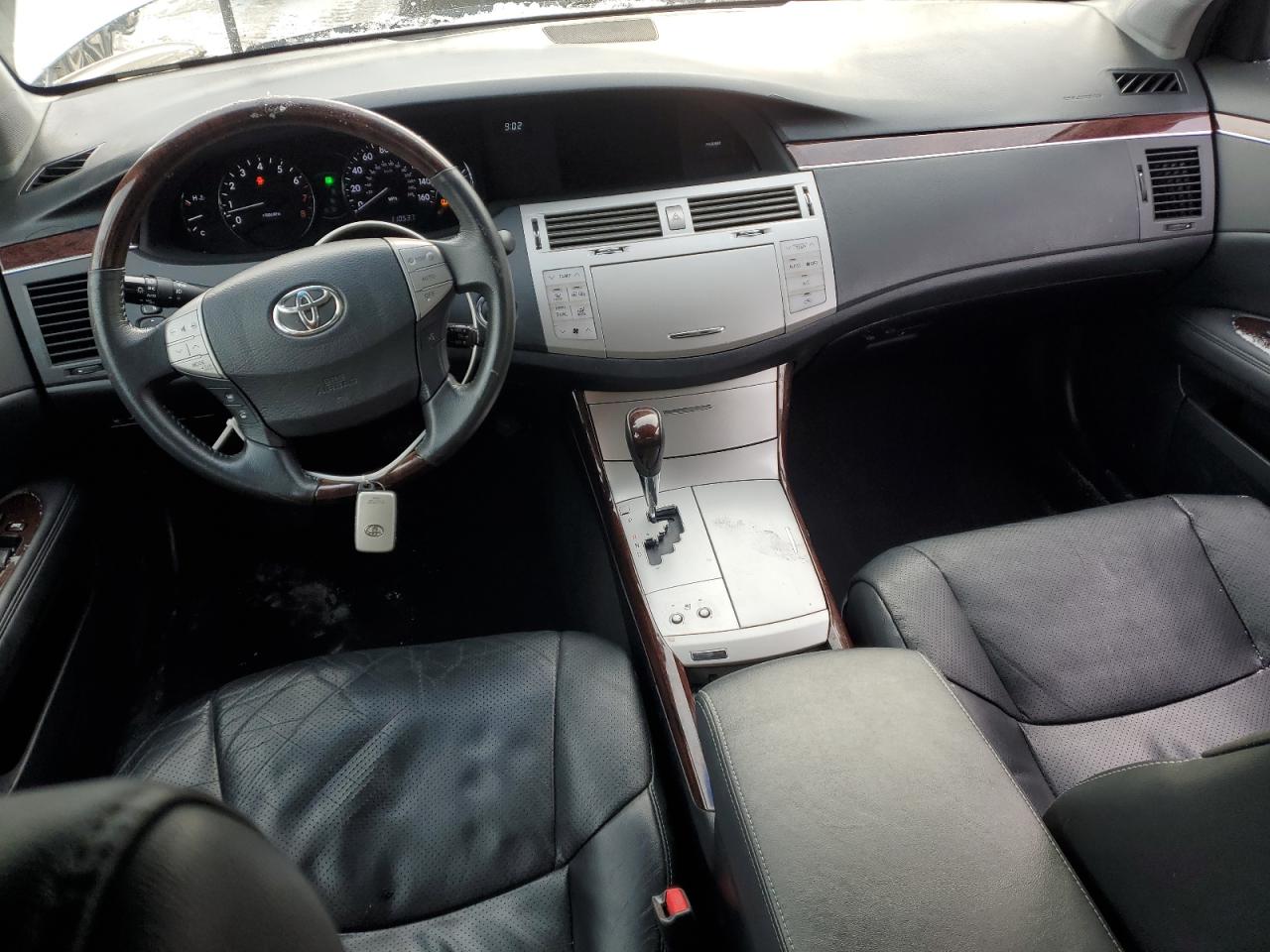 2010 Toyota Avalon - Image 8