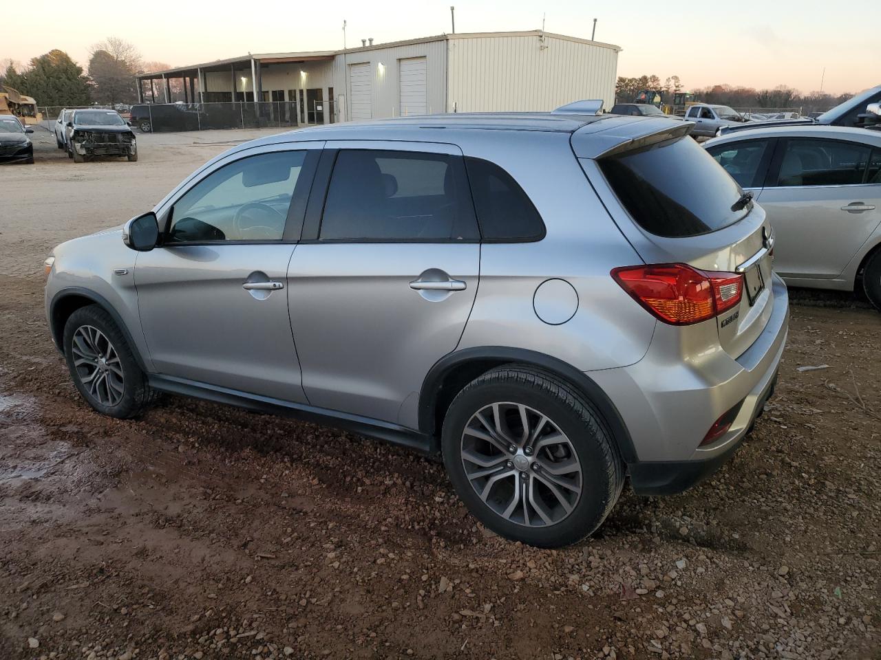 2018 Mitsubishi Outlander - Image 2