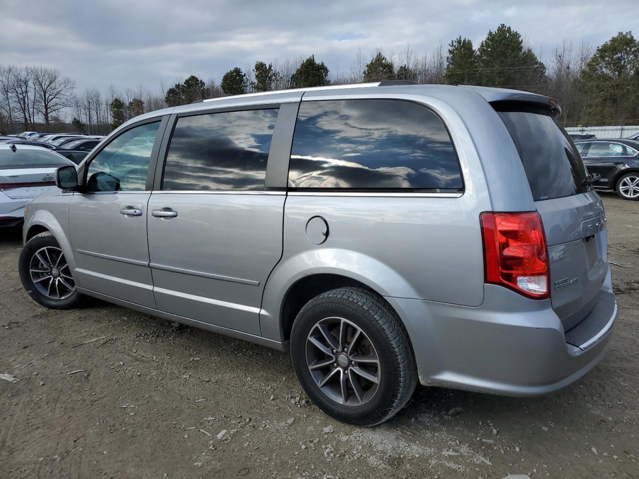 2017 Dodge Caravan - Image 2