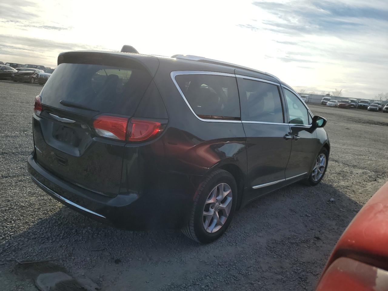 2017 Chrysler Pacifica - Image 3