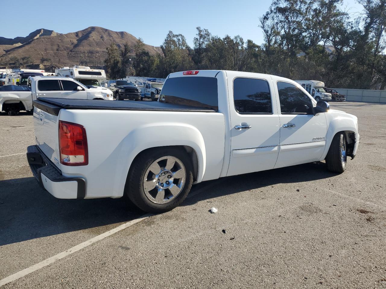 2011 GMC Sierra - Image 3