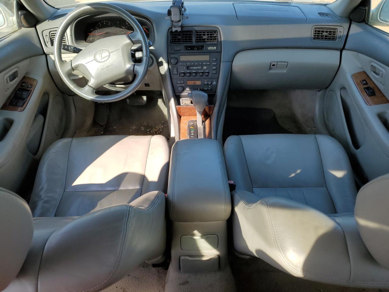 1999 Lexus ES - Image 8