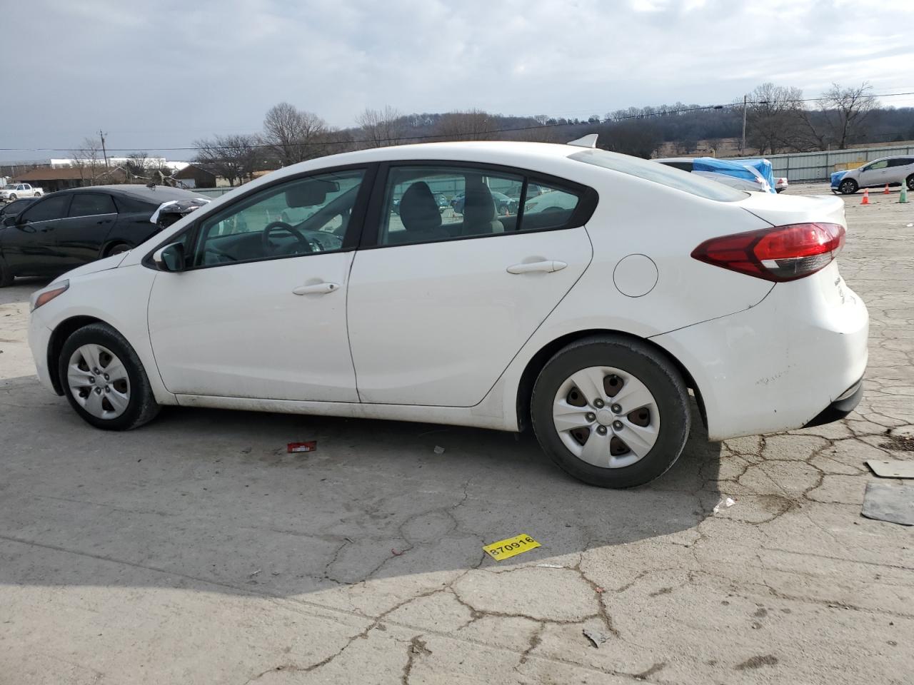 VIN 3KPFK4A70HE069765 2017 KIA FORTE no.2