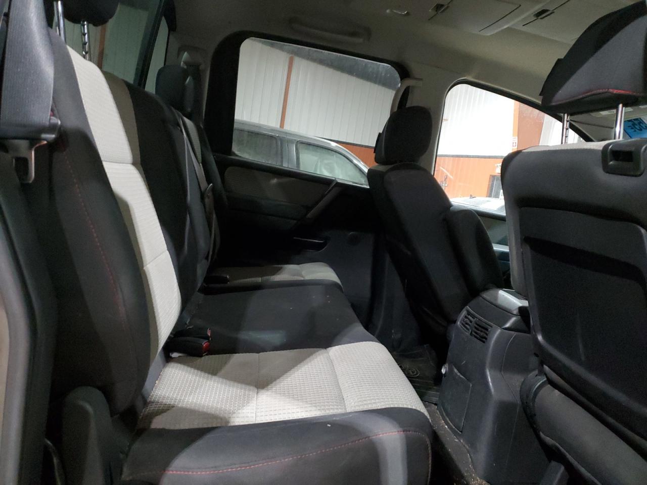 2009 Nissan Titan - Image 10