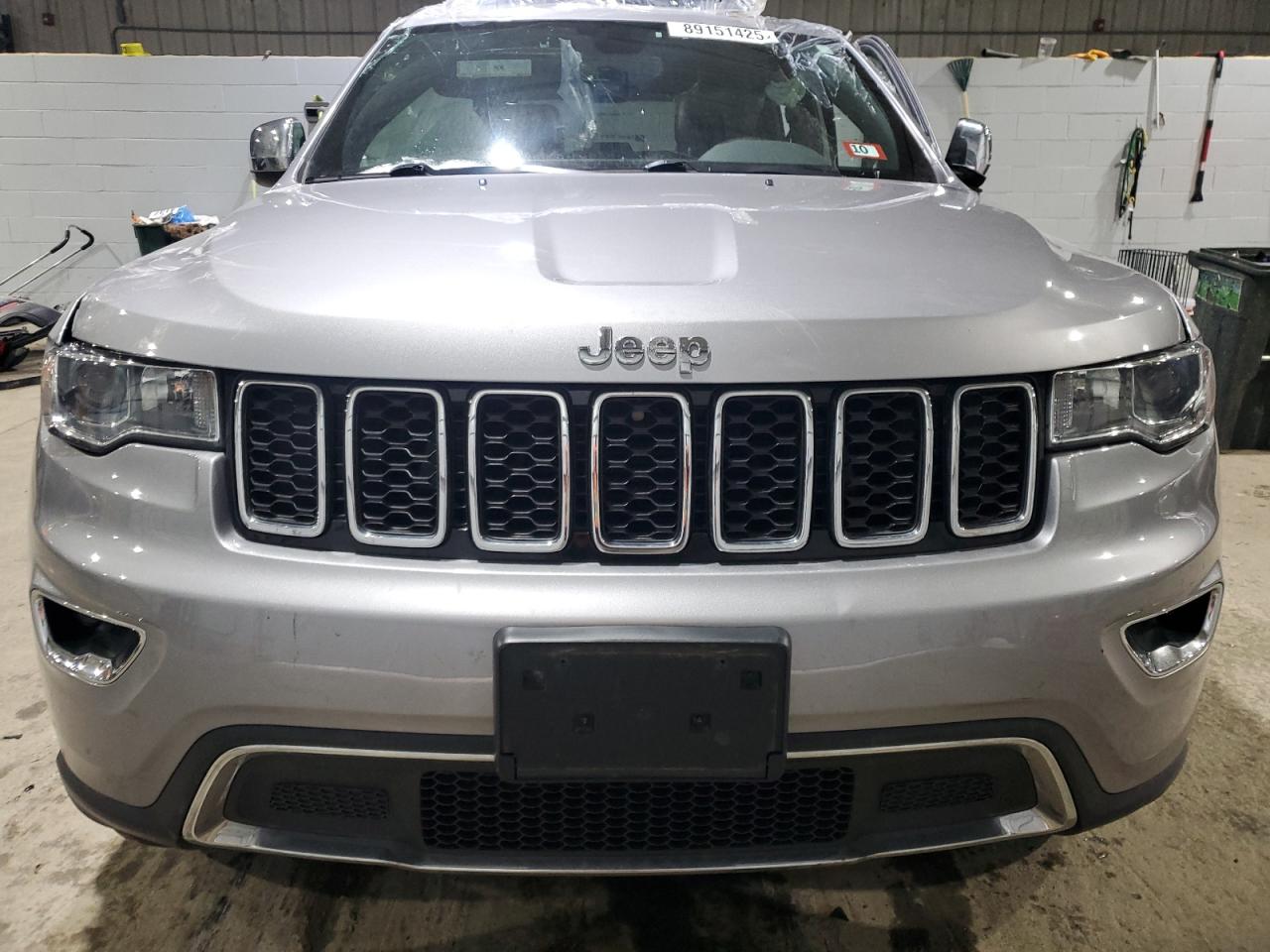 2018 Jeep Grand Cherokee - Image 5
