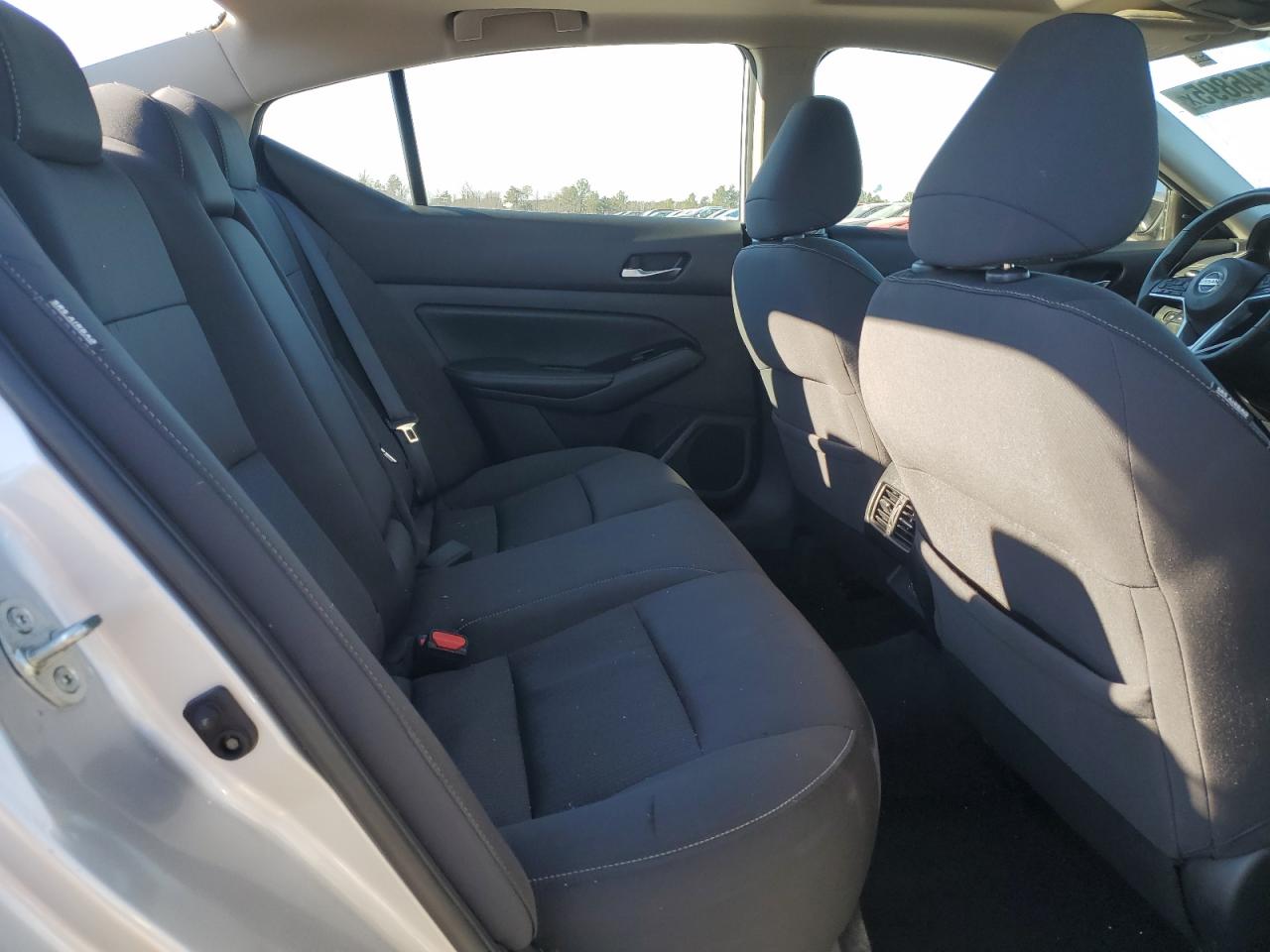 2020 Nissan Altima - Image 10