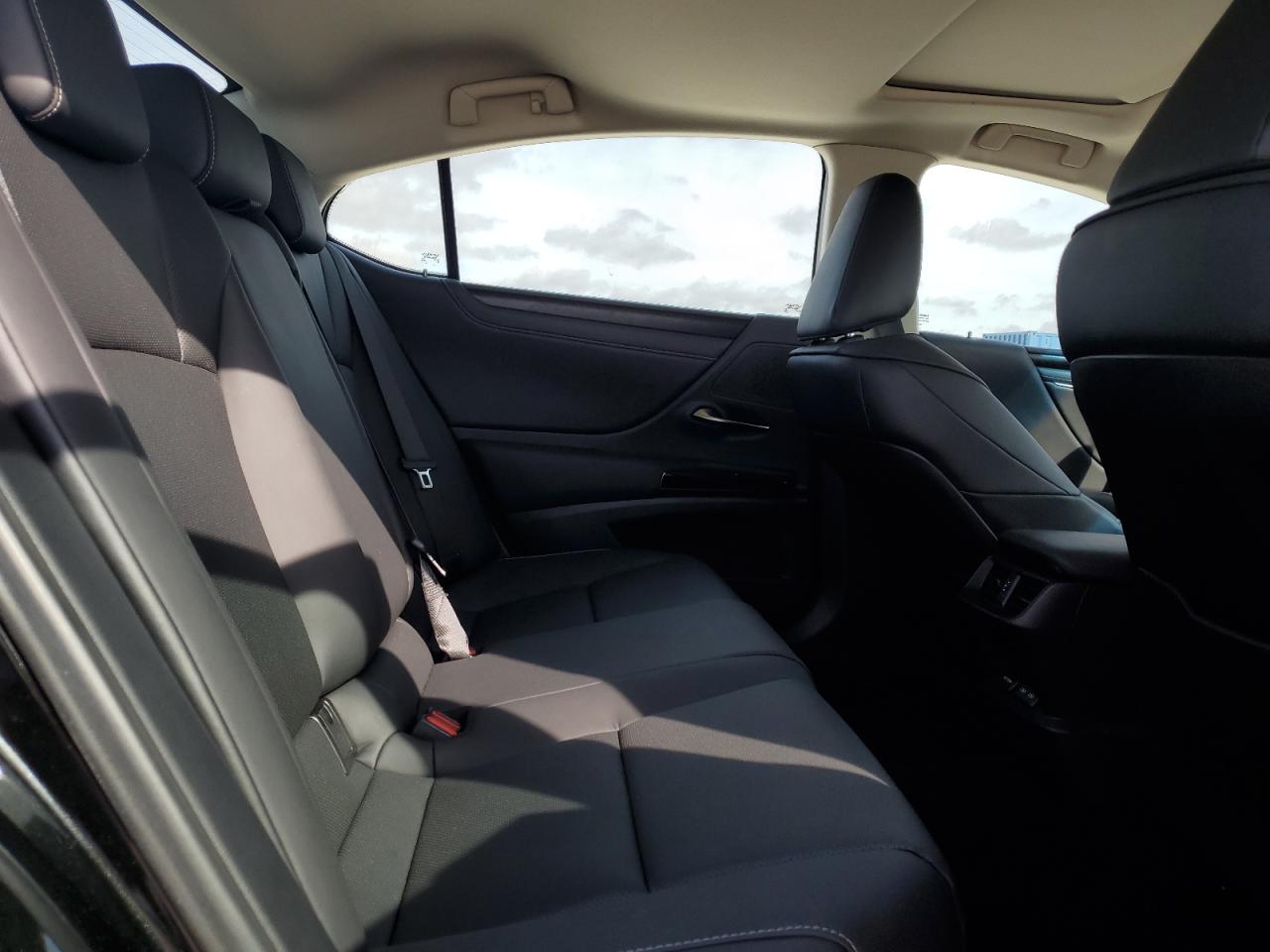 2023 Lexus ES - Image 10