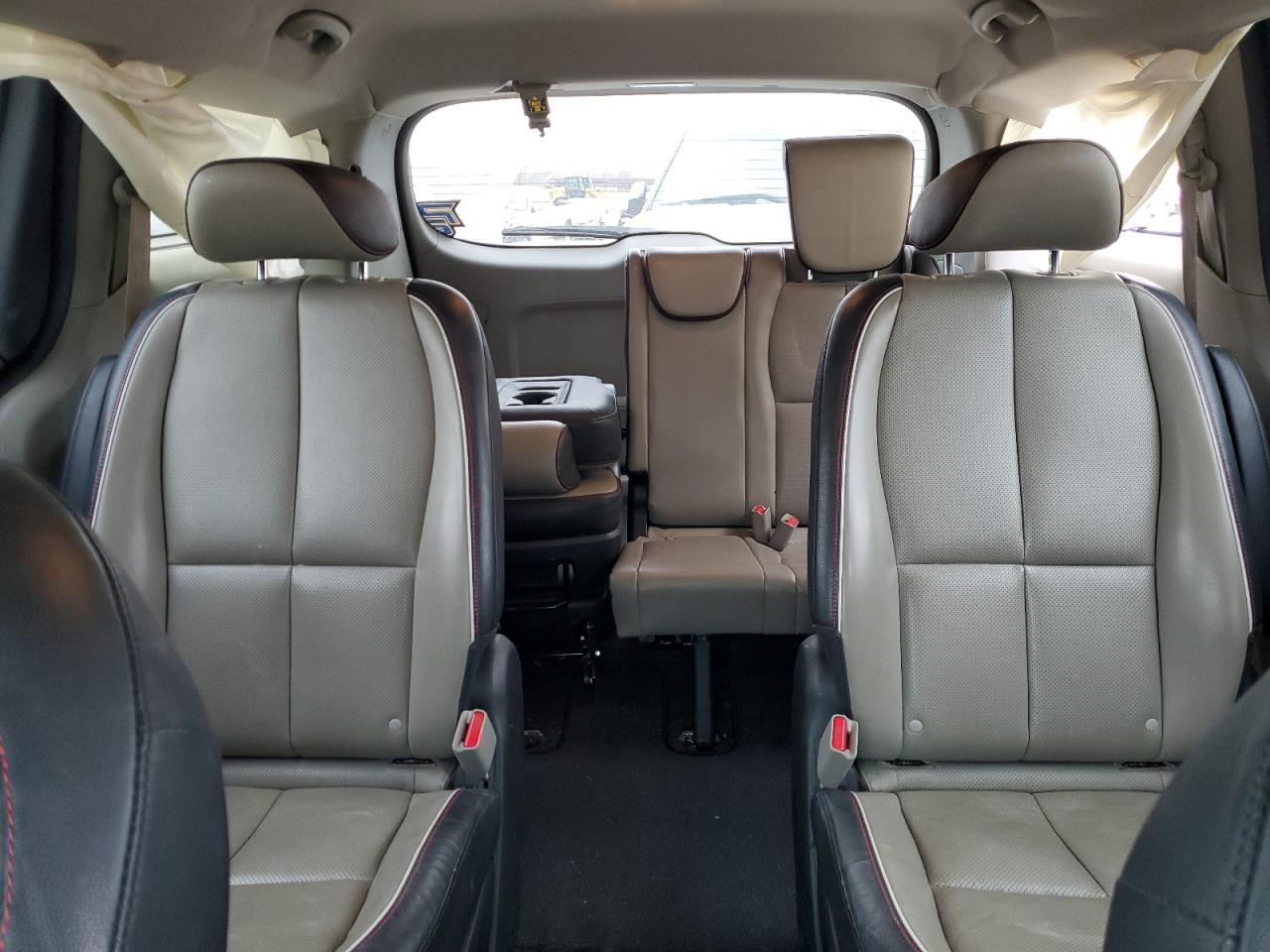 2021 Kia Sedona - Image 10