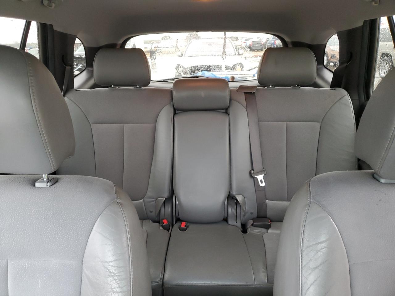 2010 Hyundai Santa Fe - Image 10