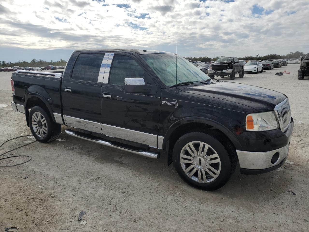 2008 Lincoln Mark LT - Image 4