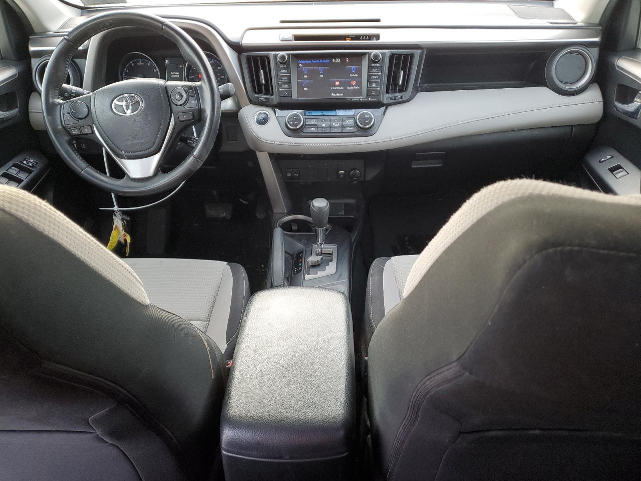 2017 Toyota RAV 4 - Image 8