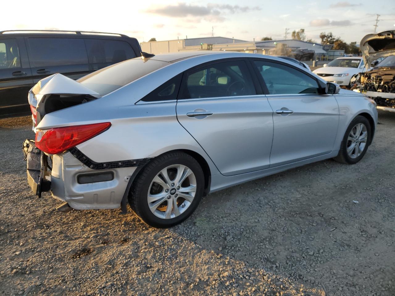 2012 Hyundai Sonata - Image 3