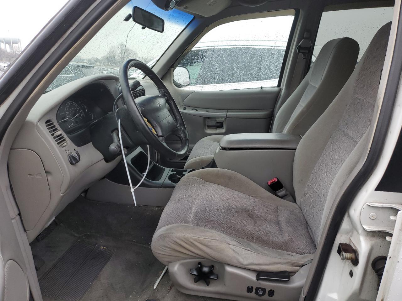 2001 Ford Explorer - Image 7