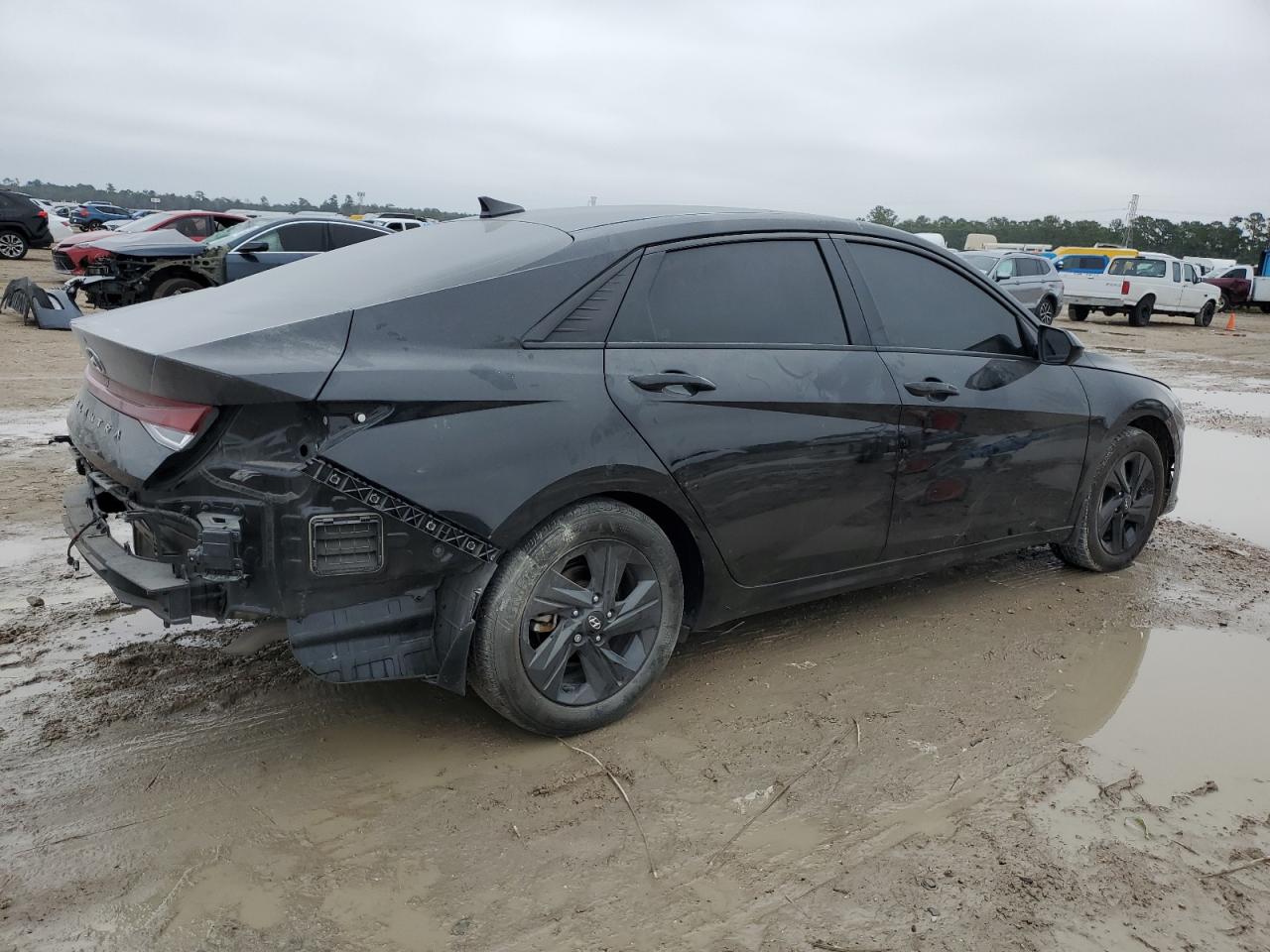 2023 Hyundai Elantra - Image 3