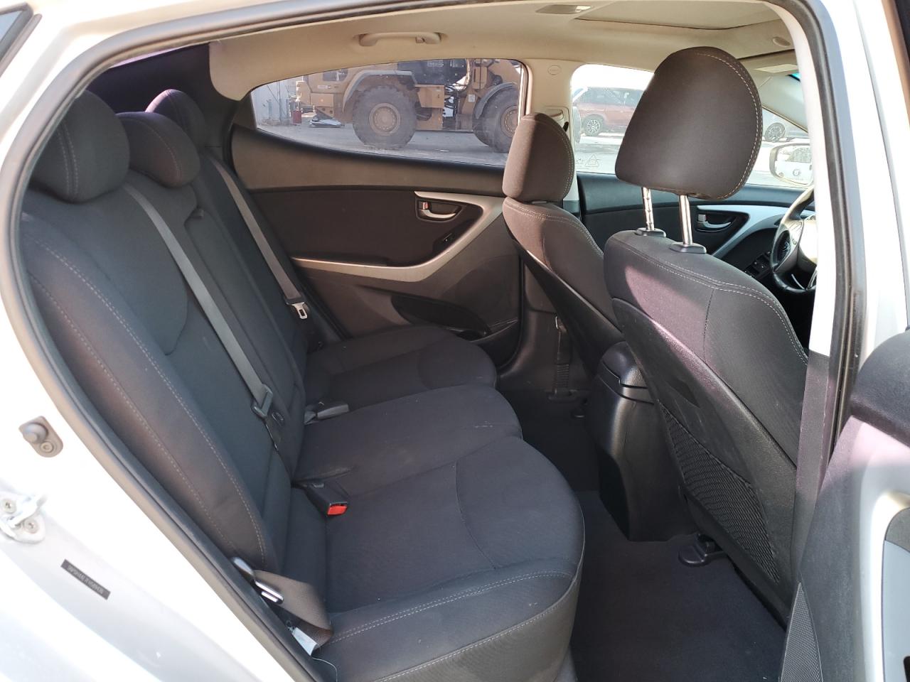 2015 Hyundai Elantra - Image 10