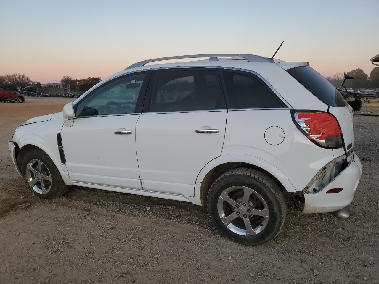 2012 Chevrolet Captiva - Image 2