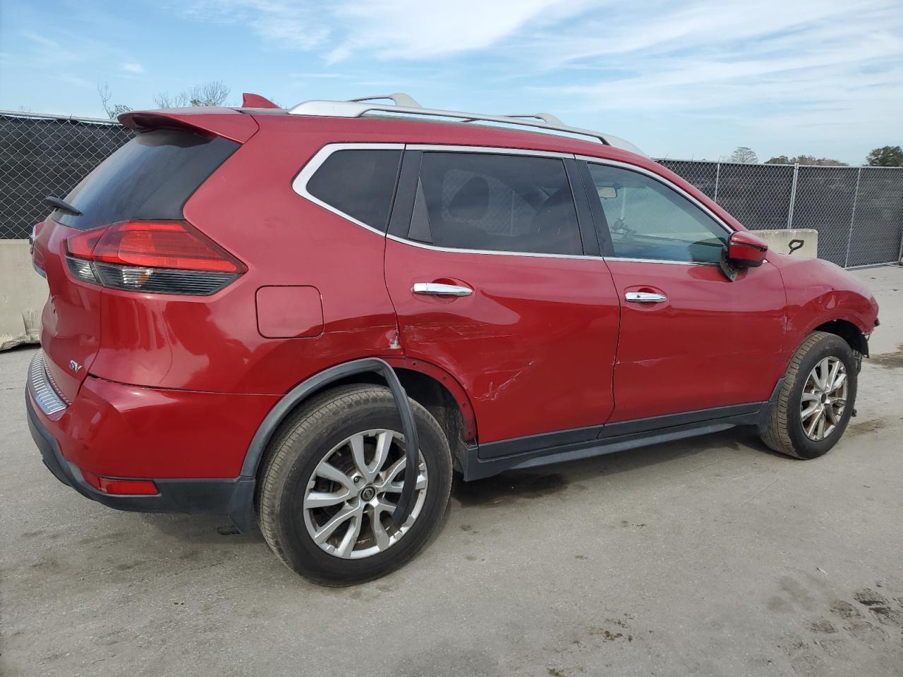 2017 Nissan Rogue - Image 3