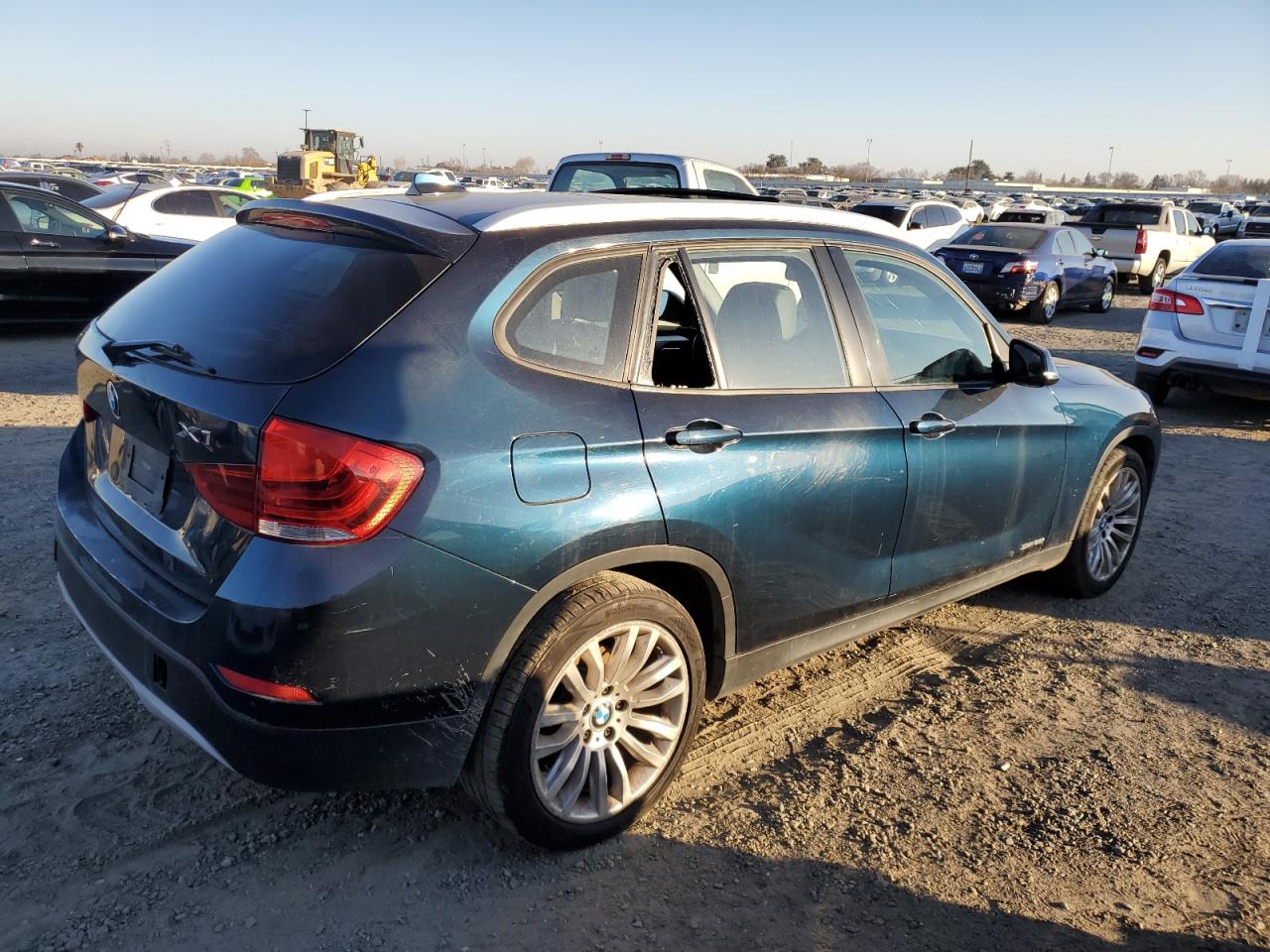 VIN WBAVM1C51DVW41798 2013 BMW X1 no.3