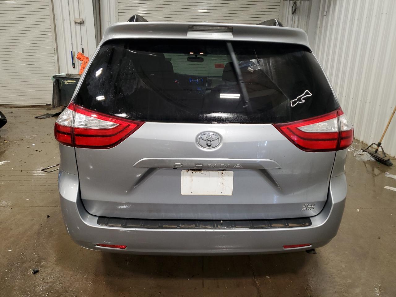 2015 Toyota Sienna - Image 6