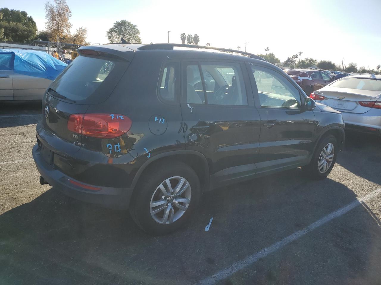 2017 Volkswagen Tiguan - Image 3