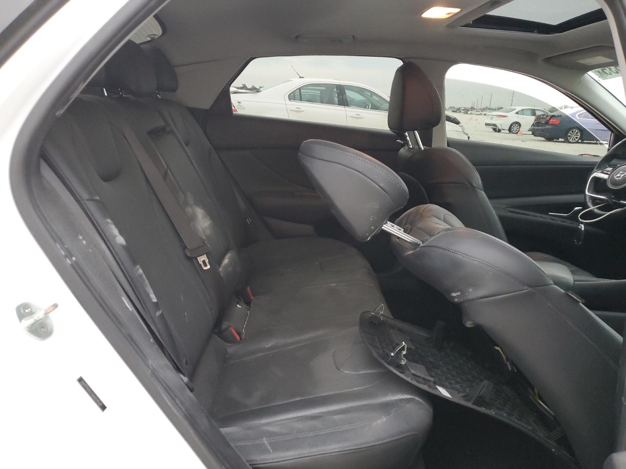 2021 Hyundai Elantra - Image 10