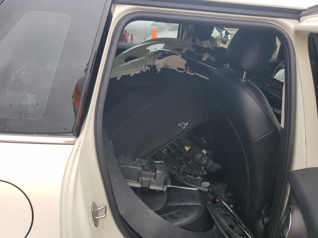 2018 MINI Cooper - Image 10