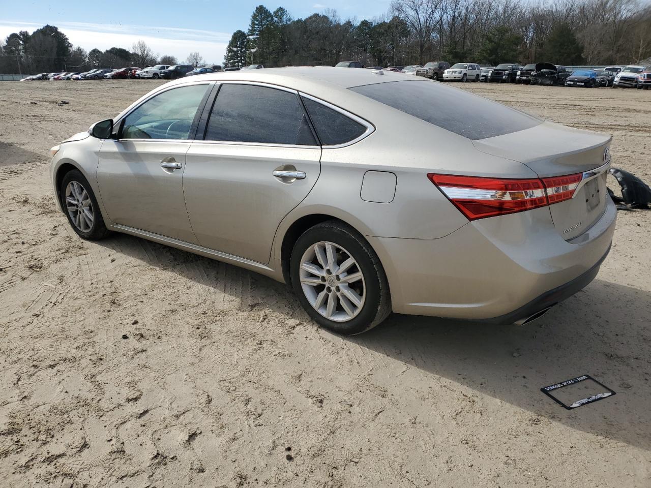 2015 Toyota Avalon - Image 2