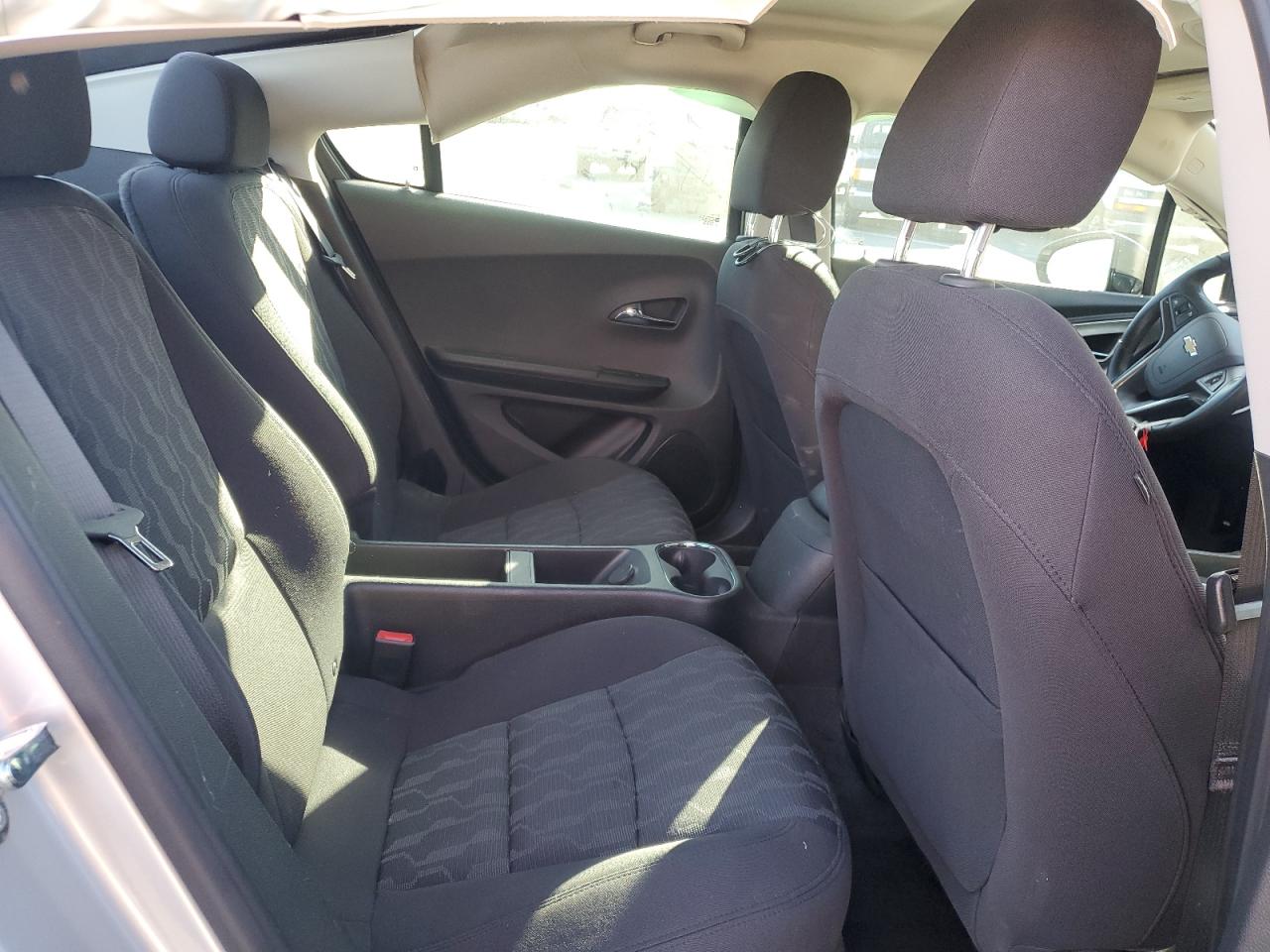 2015 Chevrolet Volt - Image 11