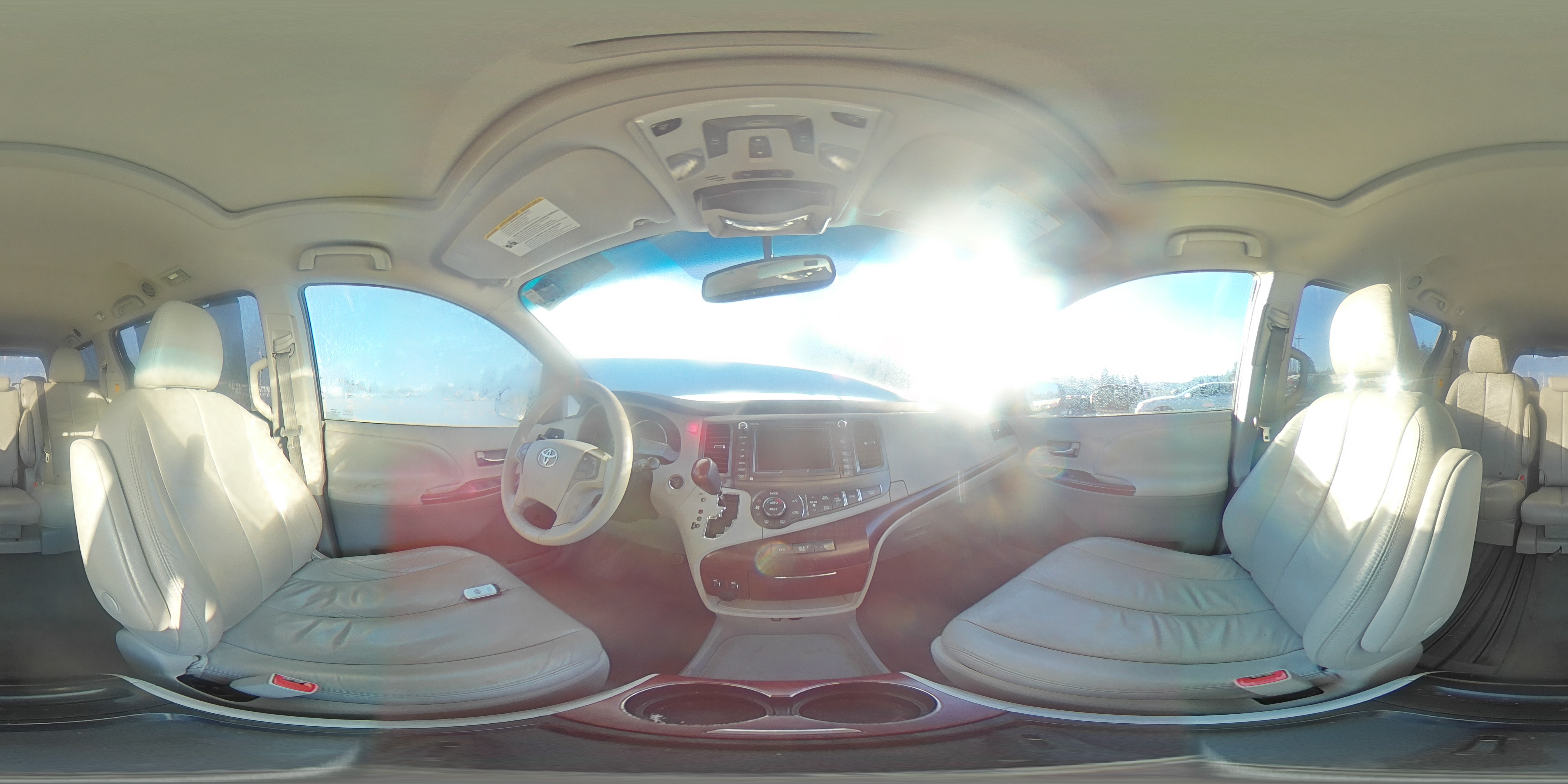2011 Toyota Sienna - Image 13