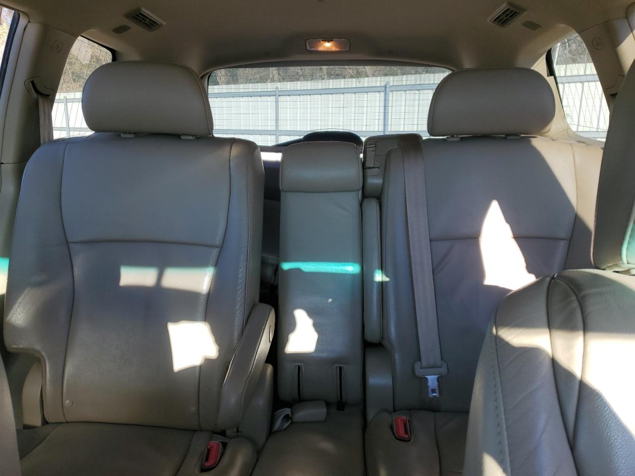 2012 Toyota Highlander - Image 10