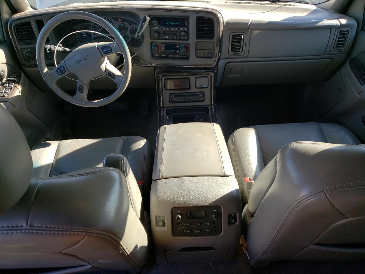 2005 GMC Yukon - Image 8
