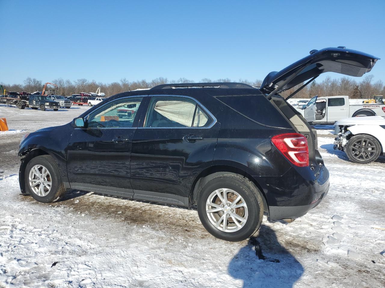 2016 Chevrolet Equinox - Image 2