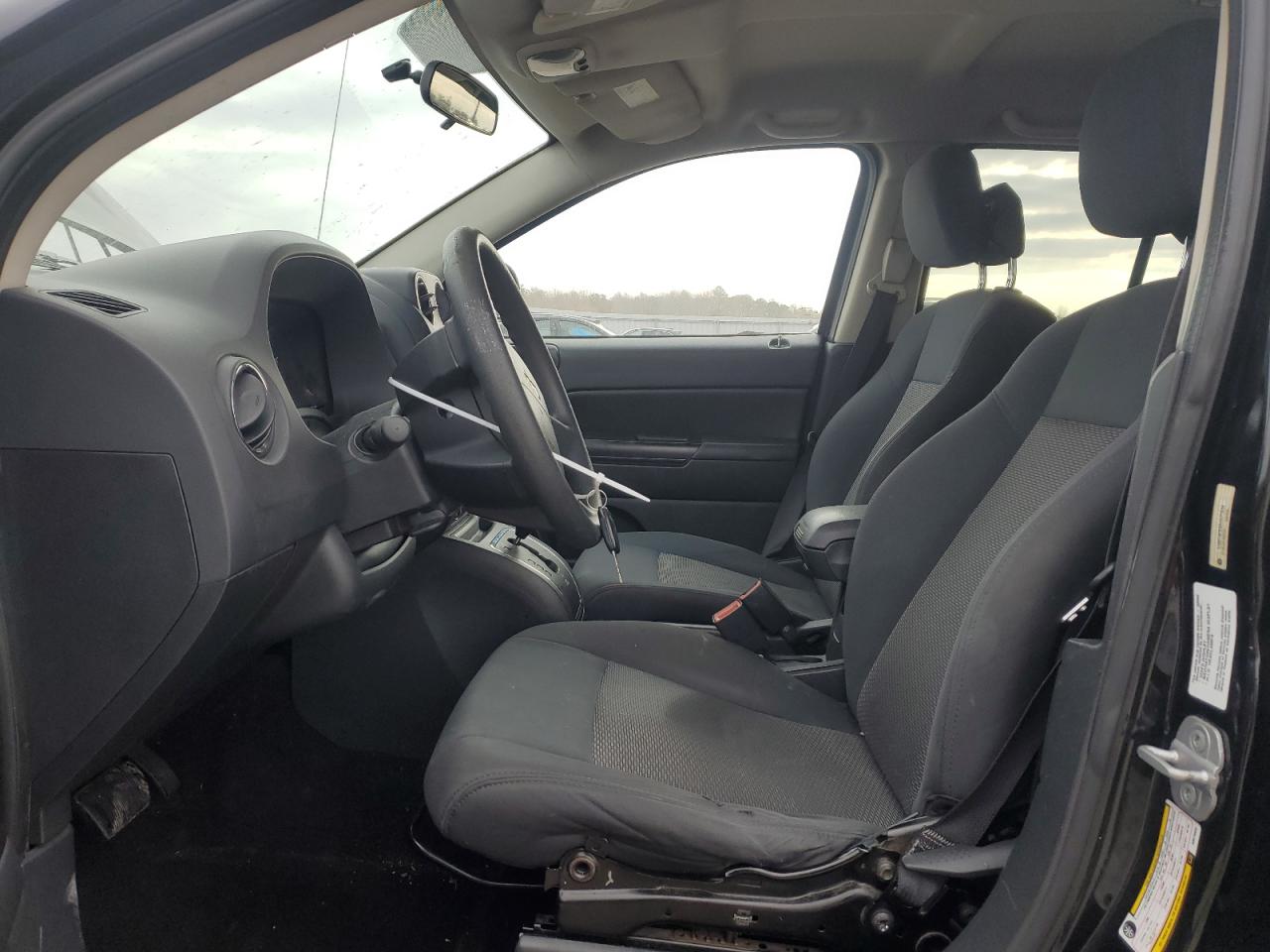 2010 Jeep Compass - Image 7