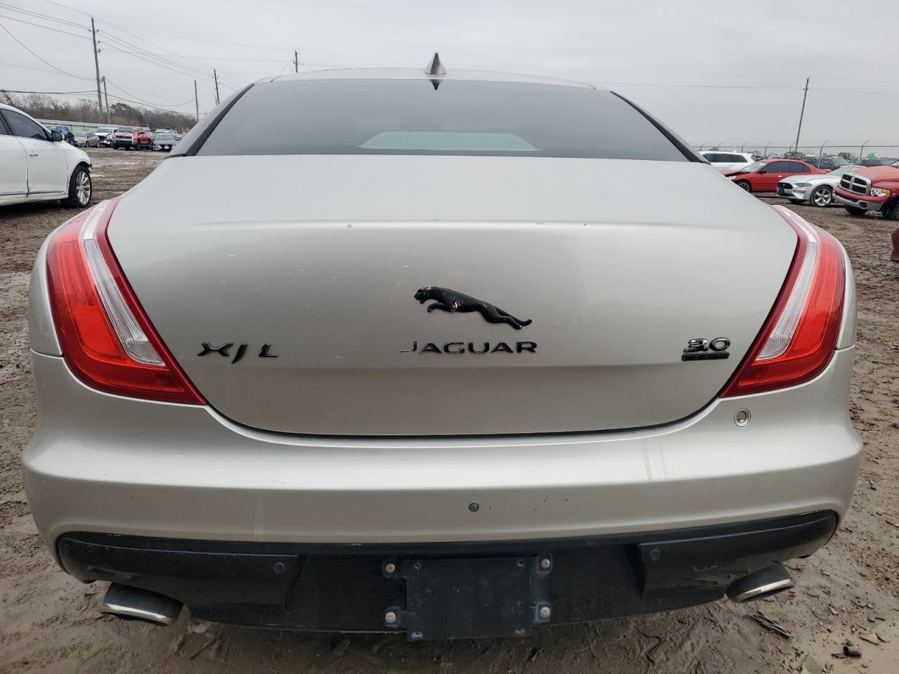 2017 Jaguar XJ - Image 6
