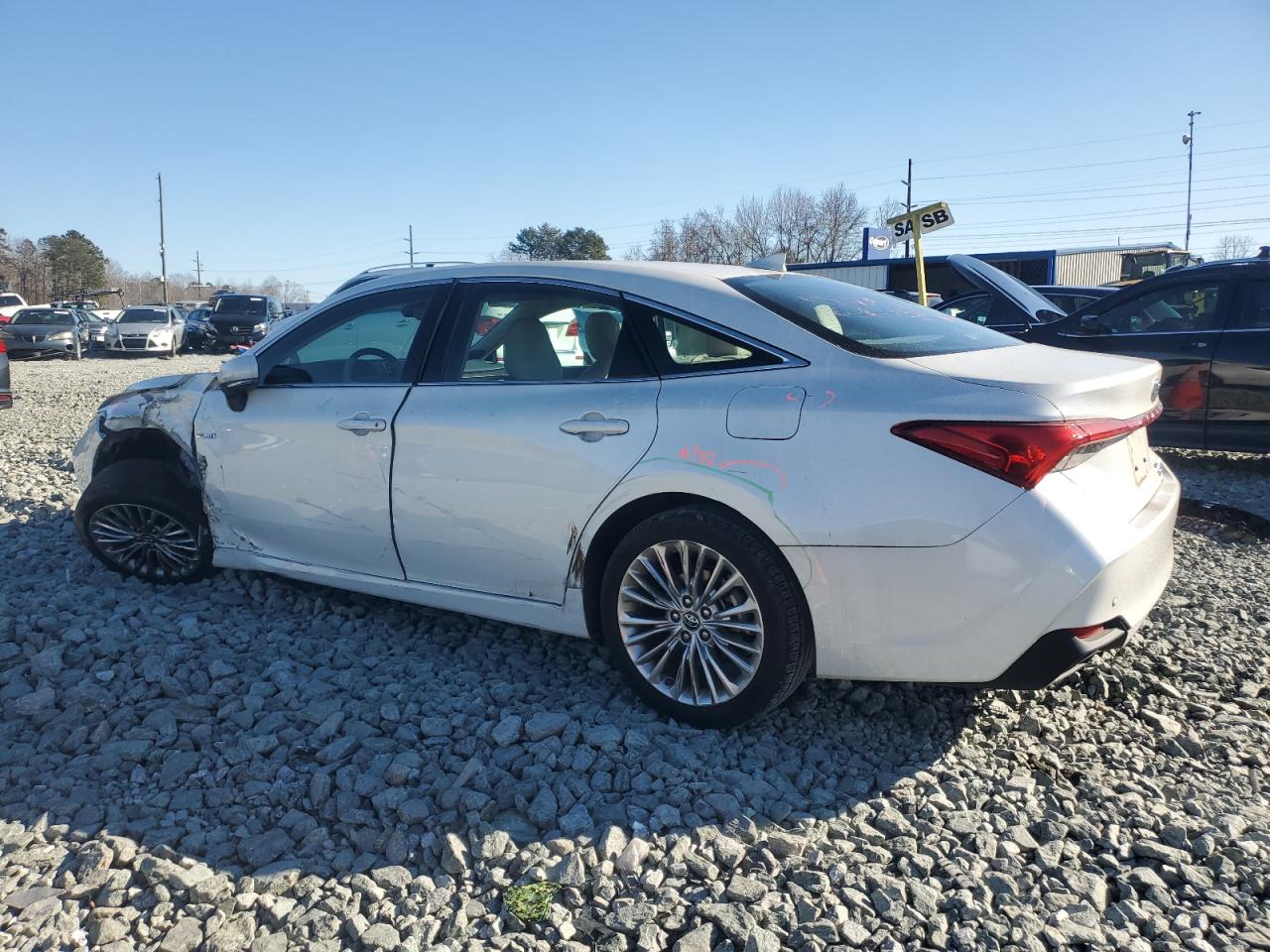 2019 Toyota Avalon - Image 2
